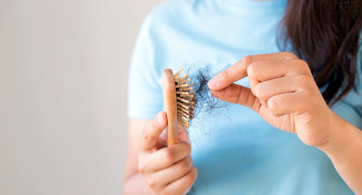 Как бороться с выпадением волос