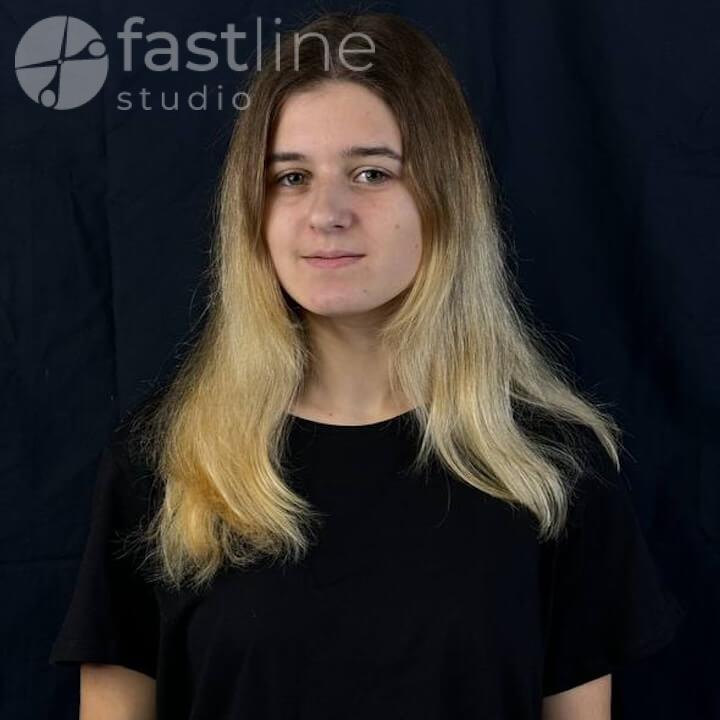 Photo of medium-length hair with lightened damaged strands and grown-out roots